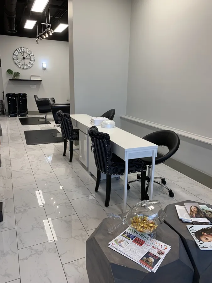 Xpose Salon and Lounge