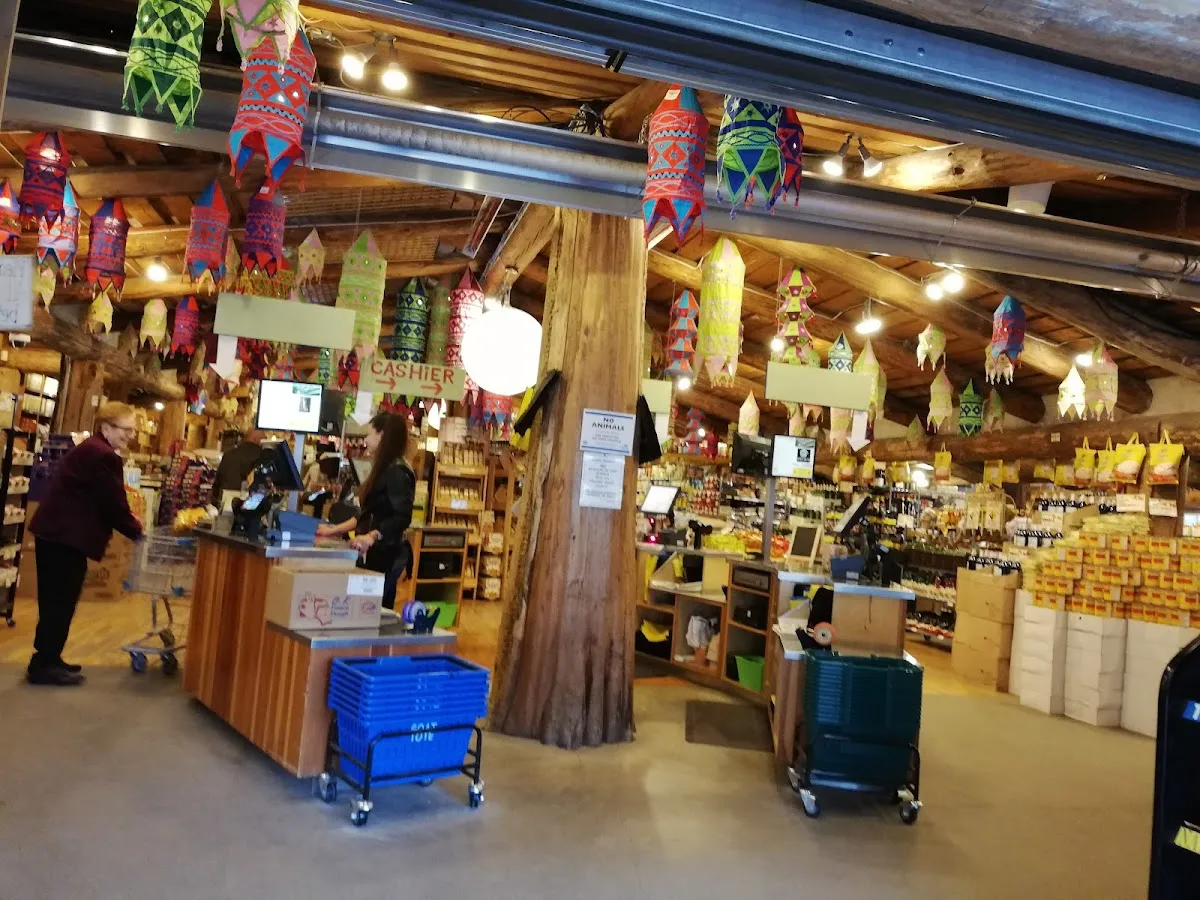 Old Country Market – Goats on Roof